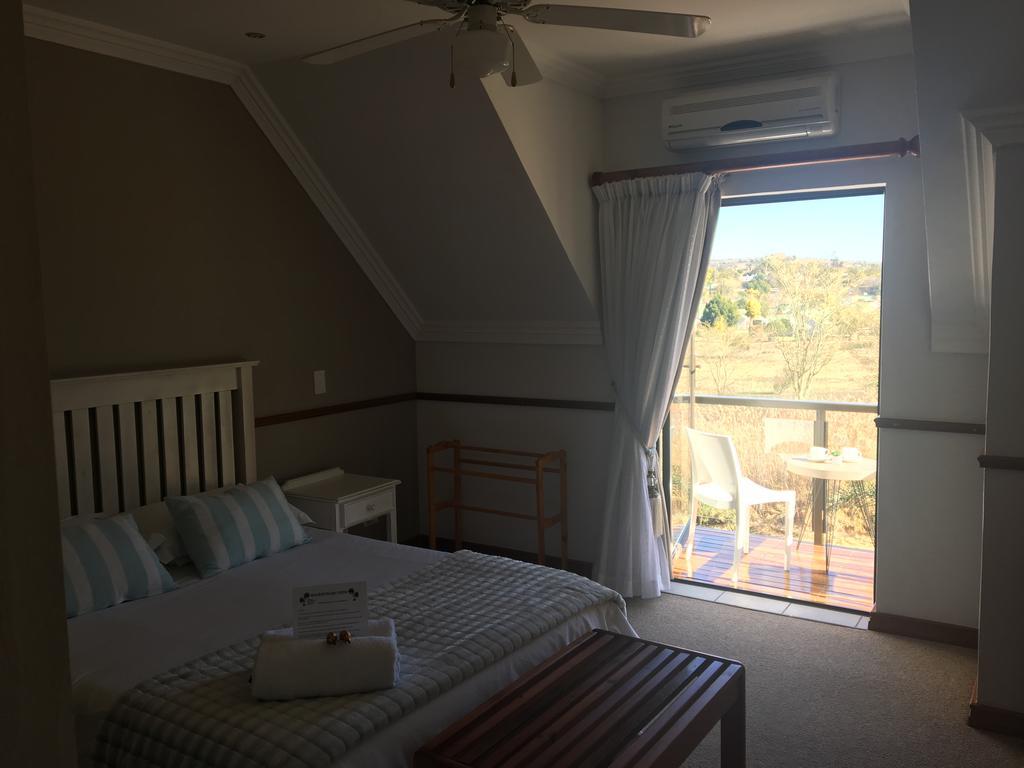 Oewerpalms View Hotel Oudtshoorn Esterno foto